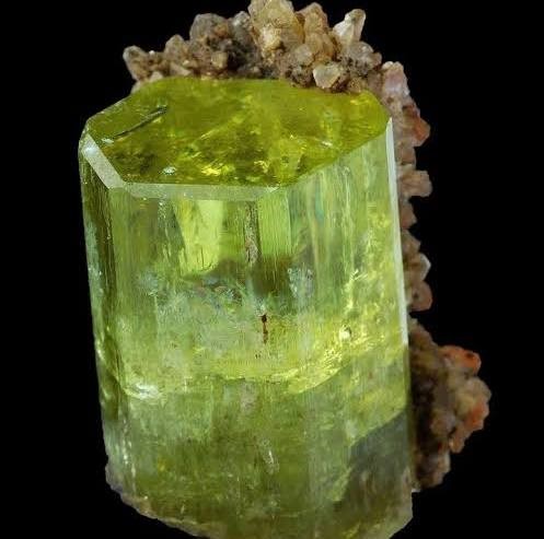 Apatito. Sistema hexagonal. Color verde Apatito. Sistema hexagonal. Color verde
